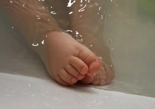 Трагедия в Кольчугинском районе: восьмимесячный малыш погиб во время купания